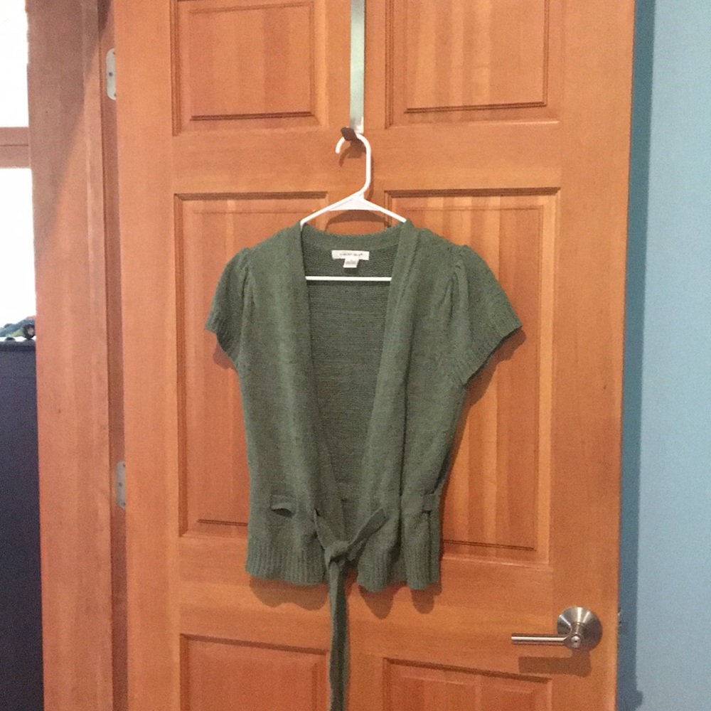 August Silk olive green short sleeved sweater